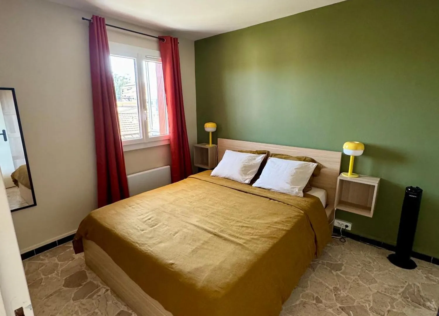 T2 Colore Proche Mer Terrasse Parking Six-Fours-les-Plages 0*,  France